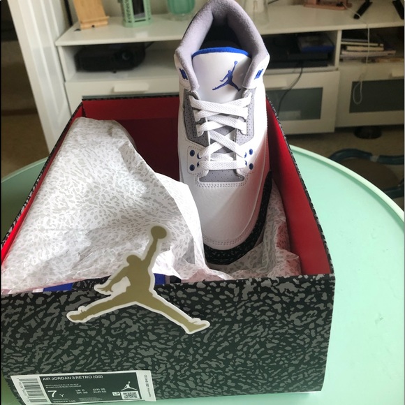 Jordan 3s - Picture 4 of 4